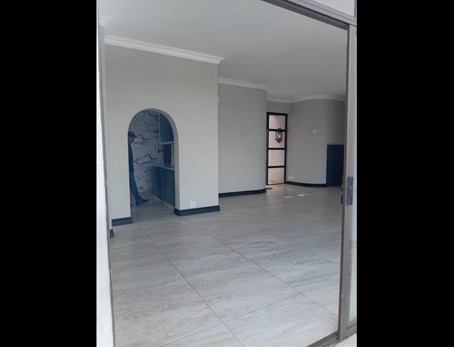 6 BEDROOM HOUSE TO LET IN LA LUCIA